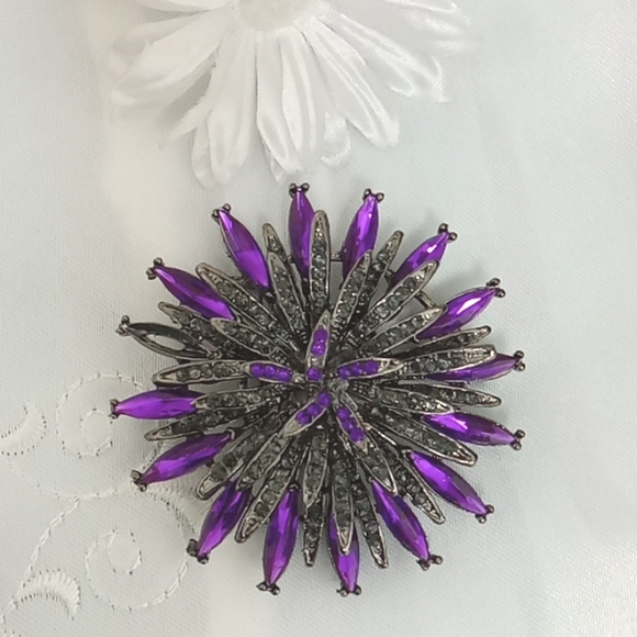 Vintage | Purple Silver Tone Floral Brooch - Picture 5 of 7